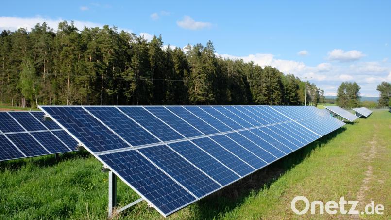 Seitdem Investoren große PV-Anlage errichten, brummt der Markt für Solarparks. Ein Flächenmanagement soll in Kirchenthumbach helfen, den zu erwartenden Antragsboom zu ordnen und zu begrenzen. Bild: do