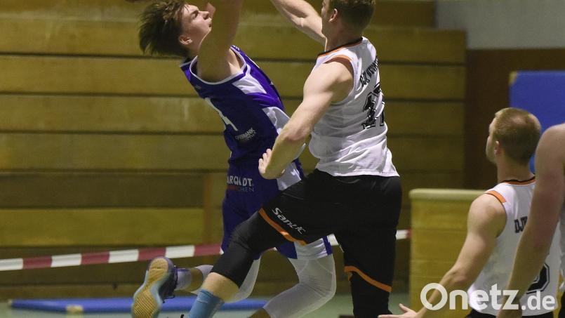 Auch defensiv (im Bild Jakob Sailer) überzeugten die Neustädter gegen den Tabellendritten. Bild: Tobias Schwarzmeier