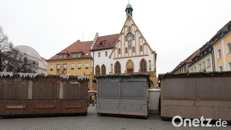 Verrammelte Buden: Mehr Weihnachtsmarkt-Feeling werden die Amberger heuer wohl nicht bekommen. Für die Fieranten des geplanten Markts wird das zu einer existenziellen Bedrohung. Bild: Wolfgang Steinbacher