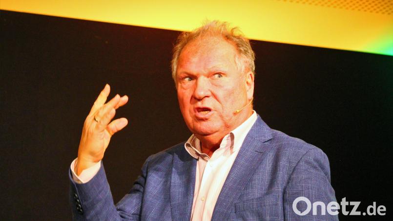 Thomas Freitag, der Grandseigneur des Kabaretts, gastierte am Sonntag erstmals bei der Futura in Windischeschenbach Bild: stg