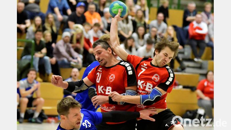 Beim Handball geht es zur Sache. Doch wie lange noch? Corona und Absagen bestimmen den Spielbetrieb. Ein vorzeitiges Saisonende ist nicht auszuschließen. Archivbild: Ziegler