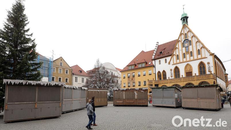 Blick auf die Buden des Amberger Weihnachtsmarktes. Die Weihnachtsmärkte in Bayern wurden am Freitag Pandemie bedingt abgesagt. Bild: Wolfgang Steinbacher