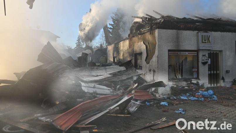 In Diebis bei Ebermannsdorf ist am Dienstagmorgen eine Lagerhalle ausgebrannt. Bild: gf