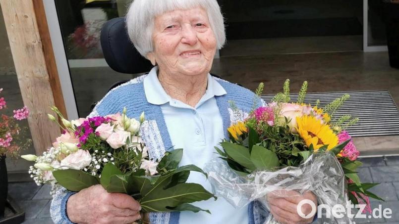 Die Eslarnerin Rosa Kleber erhielt im Kreis ihrer Familien eine große Anzahl an Glückwünschen. Bild: gz