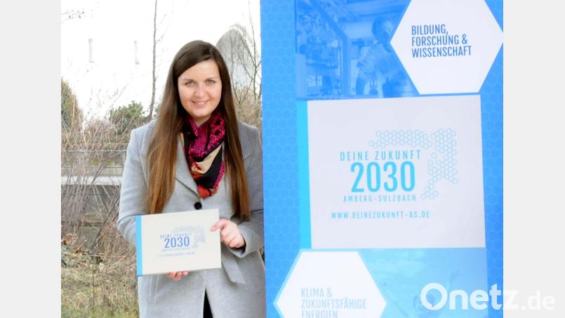 Katharina Schenk ist seit 2020 Regionalmanagerin des Landkreises Amberg-Sulzbach und zuständig für die Umsetzung der Leitbild-Strategie. Bild: Christine Hollederer/exb