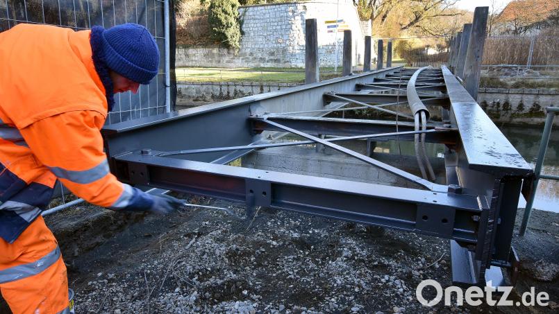 Die kleine Vilsbrücke im Englischen Garten in Amberg wird erneuert. Bild: Stephan Huber