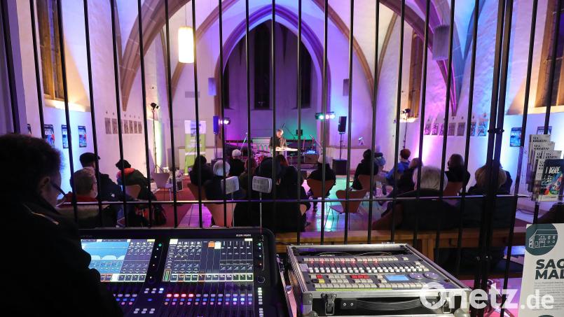 Die Kultur- und Kreativwirtschaft zeigte in der farbenfrohen Spitalkirche all ihre Facetten. Auch am Donnerstag, 25. November, gibt es hier noch einmal was zu sehen. Bild: Wolfgang Steinbacher