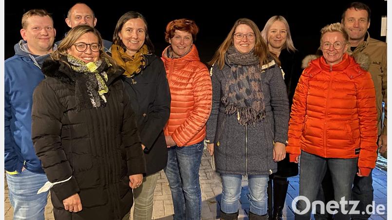 Einstimmige Ergebnisse erbringen die Neuwahlen beim Fördervereins „Freunde der Grund- und Mittelschule Schnaittenbach“ (von links): Andreas Gallner, Thomas Kumeth, Vorsitzende Irmi Birner, Gabi Schindler, stellvertretende Vorsitzende Steffi Escherl, Silke Saller, Rektorin Michaela Bergmann und Zweiter Bürgermeister Uwe Bergmann. Bild: u