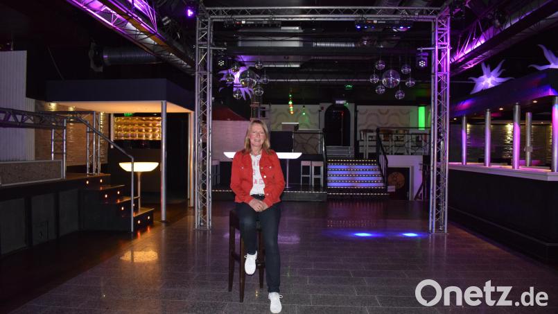 Ab heute, 1. Oktober, darf wieder in Clubs gefeiert werden, ohne Maske, ohne Abstand, mit lauter Musik. Dann sitzt Disco-Inhaberin Edeltraud Weyh-Preßler sicher nicht mehr alleine im WS Club in Kulmain. Archivbild: szl