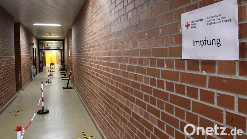 Bild: Hartl
Besichtigung neue Impfstation Kennedystraße Amberg Bild: Petra Hartl