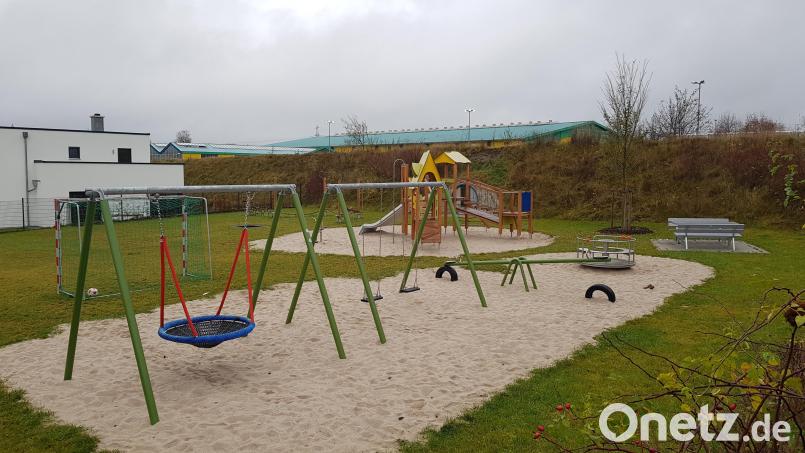Die Stadt stellt nicht nur Grundstücke in Baugebieten zur Verfügung sondern investiert auch viel Geld für neu geschaffenen Spielraum, damit sich junge Familien so richtig wohlfühlen. Bild: dob