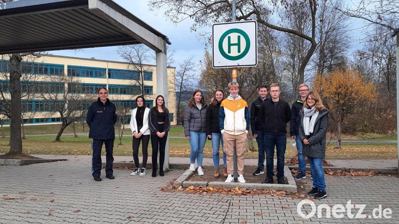 An der Gregor-von-Scherr-Realschule in Neunburg vorm Wald gibt es acht neue Buslotsen. Bild: Albert Deml/exb