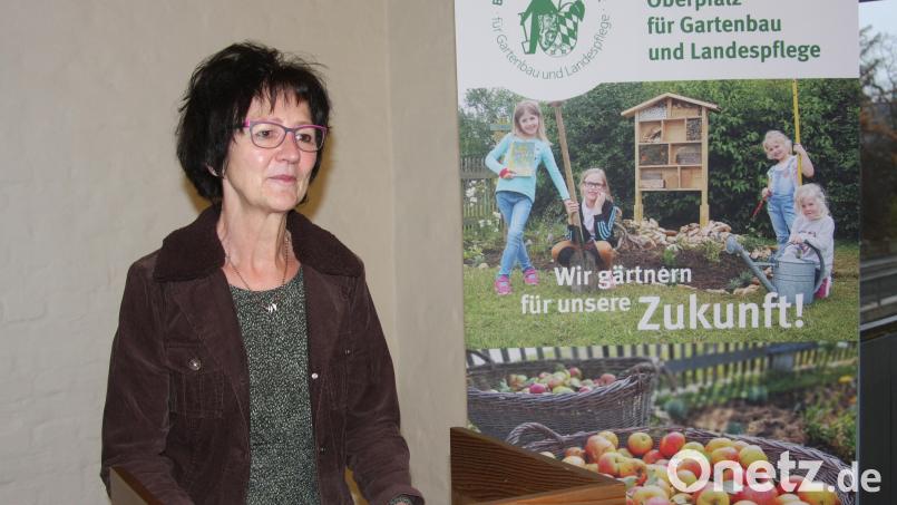 Die Grüße des Kreisverbands Tirschenreuth überbrachte Inge Härtl aus Konnersreuth. Bild: wro