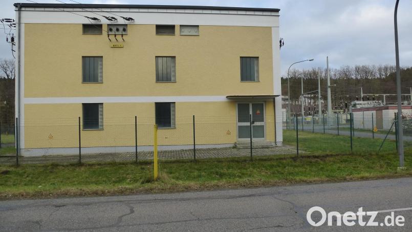 Zwischen Lohbachwinkel und Hüttenwerksiedlung wird nicht nur das Schaltgebäude durch einen Neubau ersetzt. Es geht auch um die Ertüchtigung der gesamten technischen Anlage Bild: bk