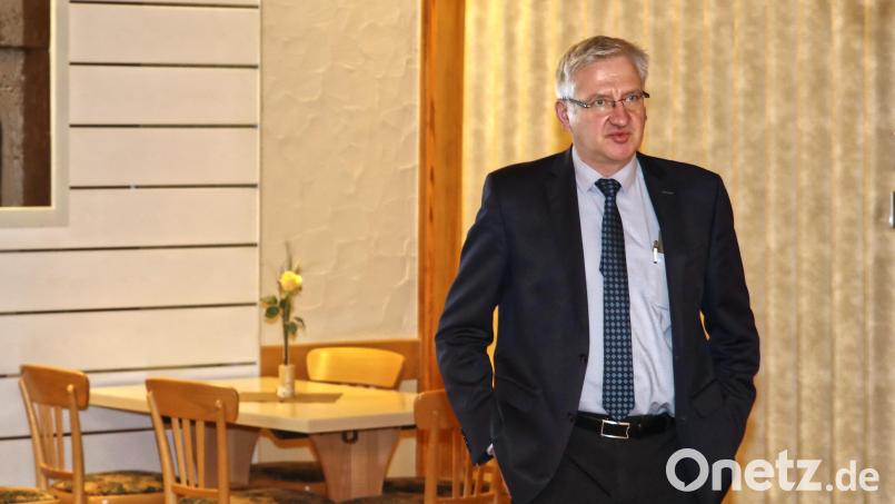 Bürgermeister Johannes Reger legte in der Bürgerversammlung für die ehemalige Gemeinde Wildenreuth seinen Rechenschaftsbericht ab und ging auf den Ortsteil ein. Bild: njn