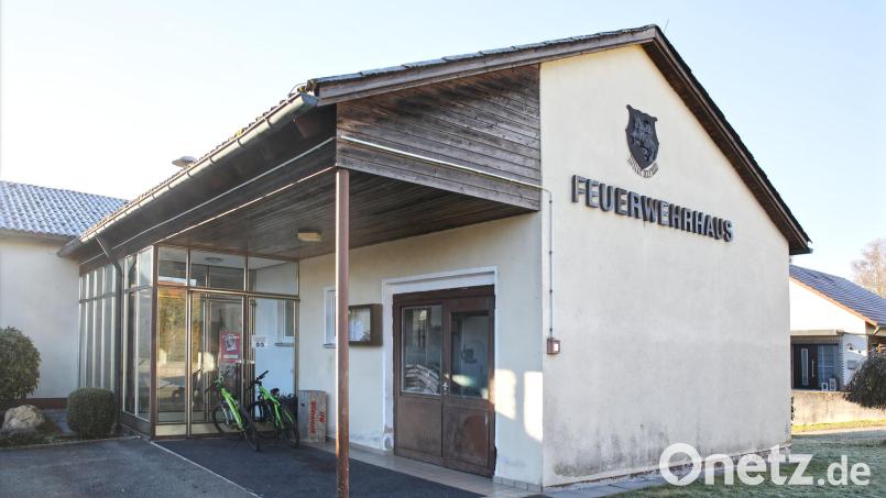 Das Feuerwehrhaus Wildenreuth erhält einen neuen Eingangsbereich. Bild: njn
