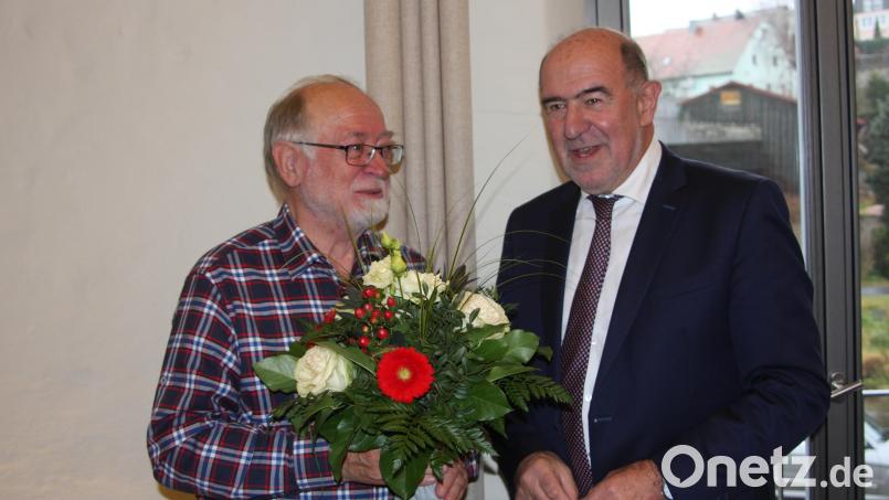 Im Namen der Teilnehmer bedankte sich Bezirksvorsitzender Willibald Gailler bei Herbert Bauer (von rechts) für die Burgführung. Bild: wro