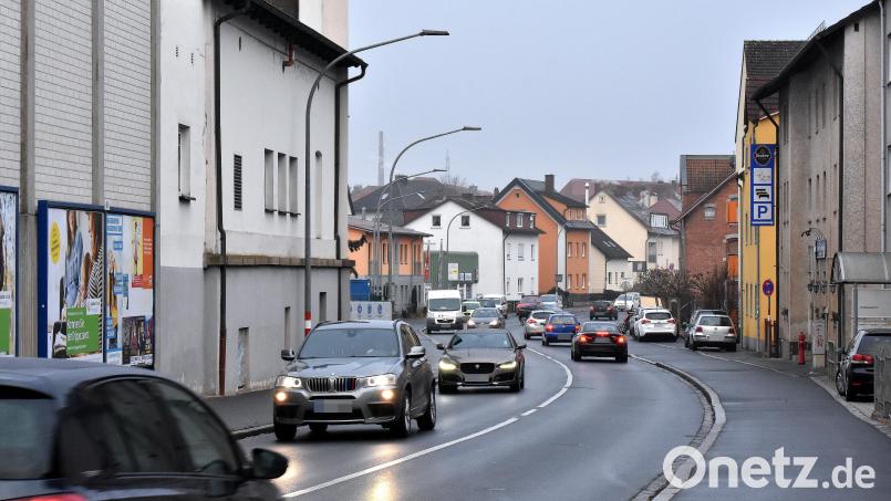 Die Drahthammerstraße in Amberg ist ab Donnerstag, 2. Dezember, nur noch halbseitig befahrbar. Bild: Stephan Huber