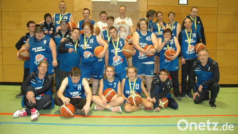 Die inklusive Basketballgruppe „Schwandorf Tigers“ überzeugt seit Jahren bundesweit mit herausragenden sportlichen Erfolgen. Bild: Schwandorf Tigers/exb