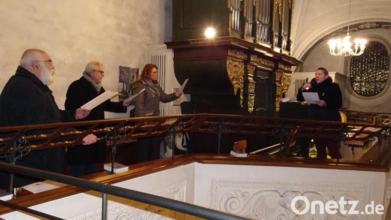 Die Schola des Gesang- und Orchestervereins brachte unter anderem die Cäcilia-Hymne zu Gehör. Bild: hm
