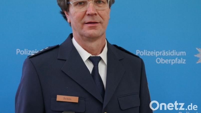 Erster Polizeihauptkommissar Hans-Jürgen Schön geht in den Ruhestand Bild: Polizeipräsidium Oberpfalz/dp/exb