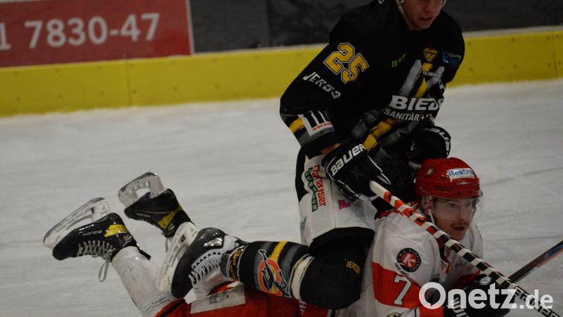 Der ERSC Amberg ist obenauf: Gegen den favorisierten EHC Klostersee gelang in der Verlängerung ein 3:2-Heimsieg. Bild: brü