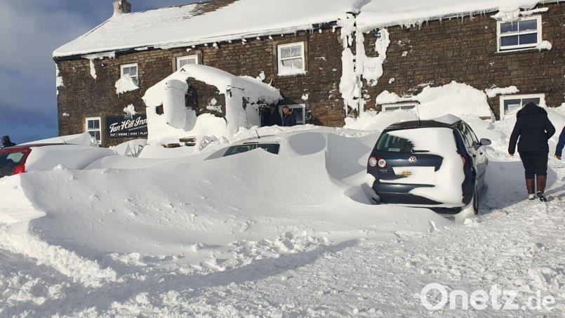 Der eingeschneite Pub „Tan Hill Inn“ in dem nordenglischen Nationalpark Yorkshire Dales. Foto: The Tan Hill Inn/PA Media/dpa Bild: The Tan Hill Inn