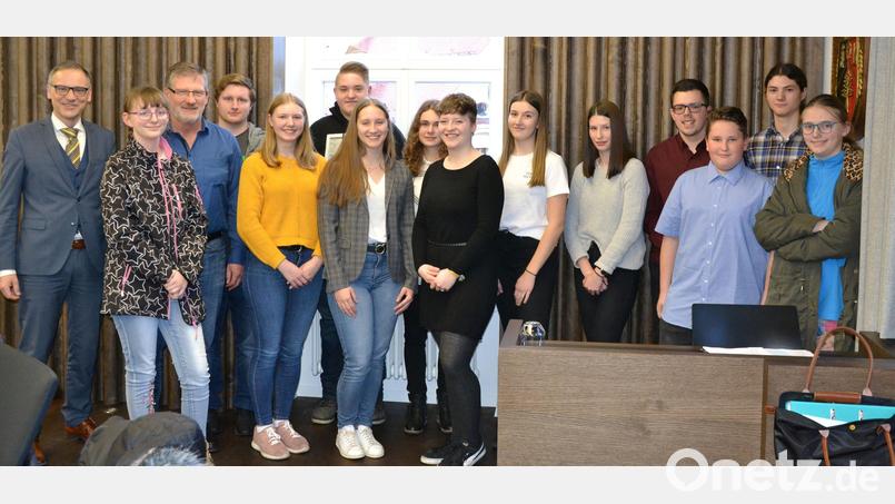 Der aktuelle Jugendstadtrat nach der Wahl im März 2019 im großen Sitzungssaal des Rathauses. Archivbild: pz