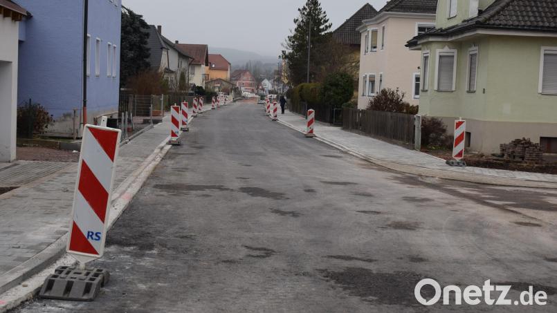 Die Bahnhofstraße in Pfreimd ist vom 6. bis 8. Dezember wegen Asphaltierungsarbeiten für alle Fahrzeuge gesperrt Bild: bnr