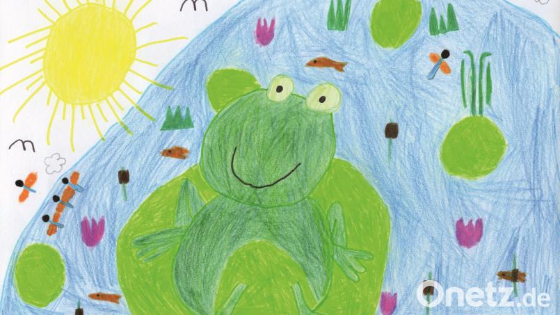 Der grüne Frosch sitzt unter der Sonne im blauen Teich und wurde als Motiv für das Titelbild des Sparkassen-Familienkalenders ausgewählt. Bild: Sparkasse Eschenbach/exb