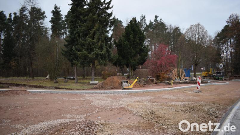 Die Paul-Schiedt-Straße steht kurz vor der Fertigstellung. Im nächsten Frühjahr ist des Bepflanzung der Grünanlagen geplant. Bild: bnr