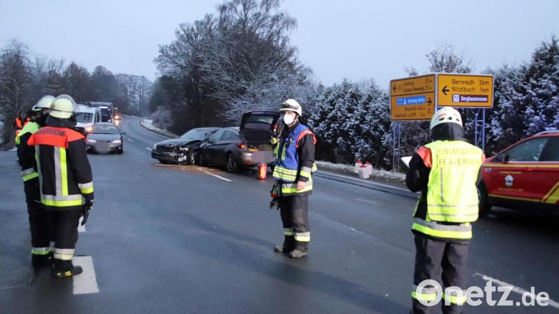 Auf der B 85, an der Abfahrt nach Nitzlbuch, sind am Montagmorgen drei Autos zusammengestoßen. Bild: jma
