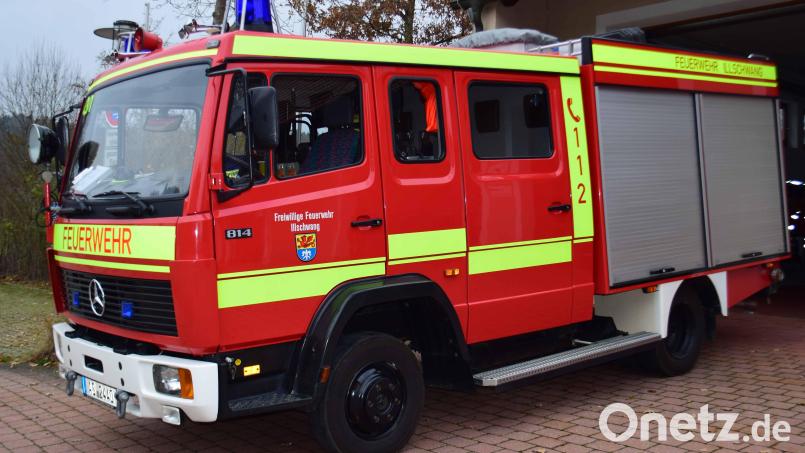 Blick auf das Feuerwehrfahrzeug &quot;LF8-6&quot; der Feuerwehr Illschwang mit dem Baujahr 1996, welches durch ein Neues vom Typ &quot;GW-L2&quot; ersetzt werden soll. Das passt aber nicht in die Fahrzeughalle. Bild: no