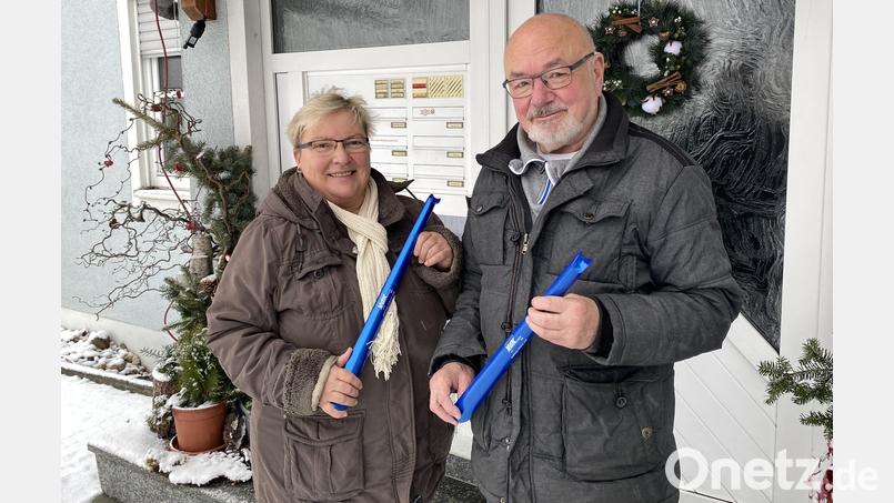 Bei der Sammlung verteilte das Team um Petra Andraschko und Bernd Wagner an alle Spender Schuhlöffel. Auf diesem Weg fanden über 500 davon neue glückliche Besitzer. Bild: nza