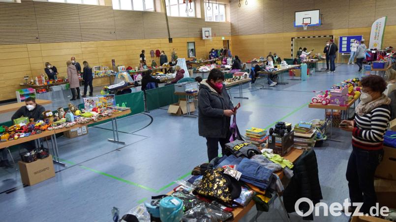 Die Auswahl beim Flohmarkt war groß. Corona verhinderte aber einen Ansturm, wie er vor drei Jahren zu verzeichnen war. Dennoch, er war ein Lichtblick in der Pandemiezeit. Bild: bkr