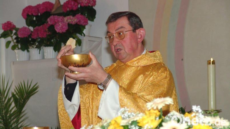 Von 1995 bis 2007 war Georg Schönberger Stadtpfarrer in der Pfarrei St. Johannes in Weiden. Nun ist er im Alter von 76 Jahren gestorben. Archivbild: uz