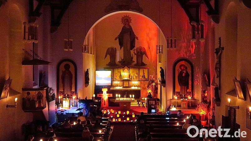 Einen stimmungsvollen Taizé-Abend erlebten zahlreiche Christen in der Pfarrkirche Friedenfels. Bild: bsc