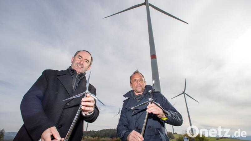 Bayerns Wirtschaftsminister Hubert Aiwanger (links) und Bayerns Umweltminister Thorsten Glauber (beide Freie Wähler) setzen auf mehr Wind. Archivbild: Daniel Karmann