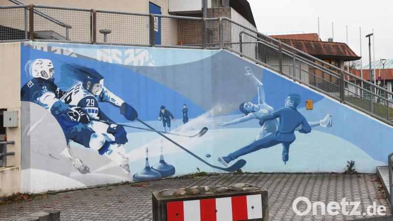Für den Besuch des Eisstadions gilt 2G+. Die Öffnungszeiten sind wegen der Pandemie aber stark heruntergefahren worden. Bild: Gabi Schönberger