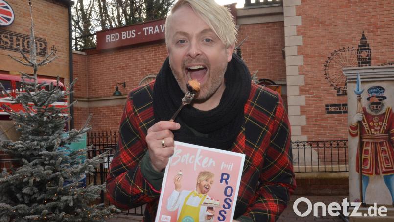 Schlagerstar Ross Antony stellt im Europa-Park sein Backbuch mit Rezepten von seiner Großmutter vor. Bild: Kunz