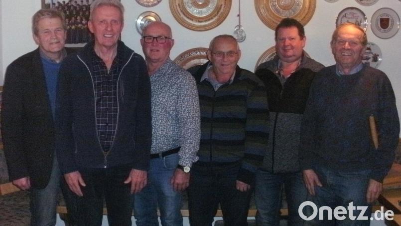 Bei der Jahresversammlung des Schlosskapellenvereins Fronhof wurde die bisherige Vorstandschaft überwiegend in ihrem Ämtern bestätigt. Im Bild von links Werner Winderl, Franz Schmidl, Josef Tischler, Alfons Schmitzer, Gerhard Armer und Hermann Haas. Bild: tja