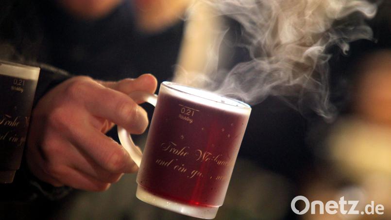 Weil Glühwein in Amberg derzeit nicht verlauft werden darf, soll die alkoholfreie Variante gespendet werden. Symbolbild: Karl-Josef Hildenbrand/dpa