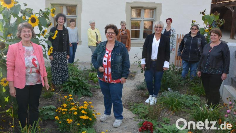 Neuwahlen standen bei der Frauen-Union Konnersreuth an. Im Bild (von links) Gudrun Schiml, Inge Härtl, Christine Moser, Sigrid Schwan, Ortsvorsitzende Christa Wölfl, Lucia Weiß, Carola Kießling, Ulrike Sammet, Petra Günthner und Sonja
Grassold. Bild: jr
