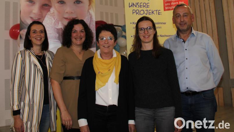 Der neue Flika-Vorstand (von links): Susanne Strobel (Beisitzerin), Franziska Hartl (stellvertretende Vorsitzende), Margit Meier (Vorsitzende), Christine Hecht (Schriftführerin) und Oskar Schmidt (Kassier). Bild: ads