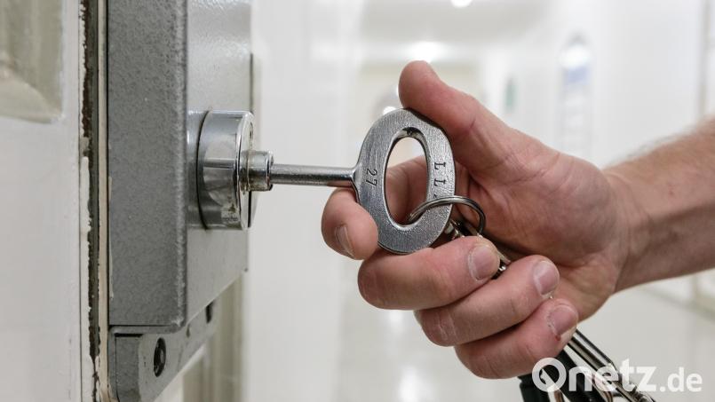 Wegen Ruhestörung landet ein 44-Jähriger in Weiden hinter Gitter. Symbolbild: Markus Scholz/dpa