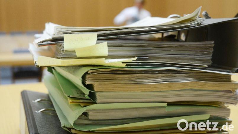 Der Justiz ist der 20-jährige Angeklagte kein Unbekannter, er ist als Kleinkrimineller mit Hang zu Diebstählen und Betrügereien seit vier Jahren aktenkundig. Dass er unter laufender Bewährung stand, machte die Angelegenheit nicht leichter. Symbolbild: Gabi Schönberger