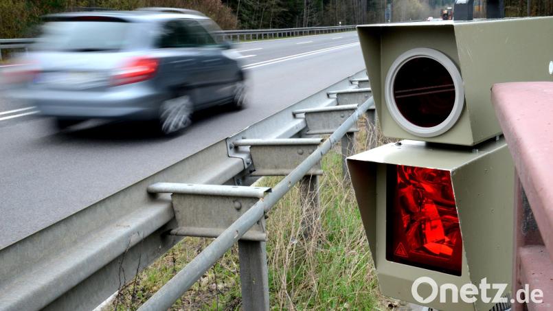 Ein Geschwindigkeitsmessegerät ist ein eher unhandliches Teil. Trotzdem wollte es ein 29-Jähriger in seinen Kofferraum packen - aus Angst davor, geblitzt worden zu sein. Symbolbild: Hartl