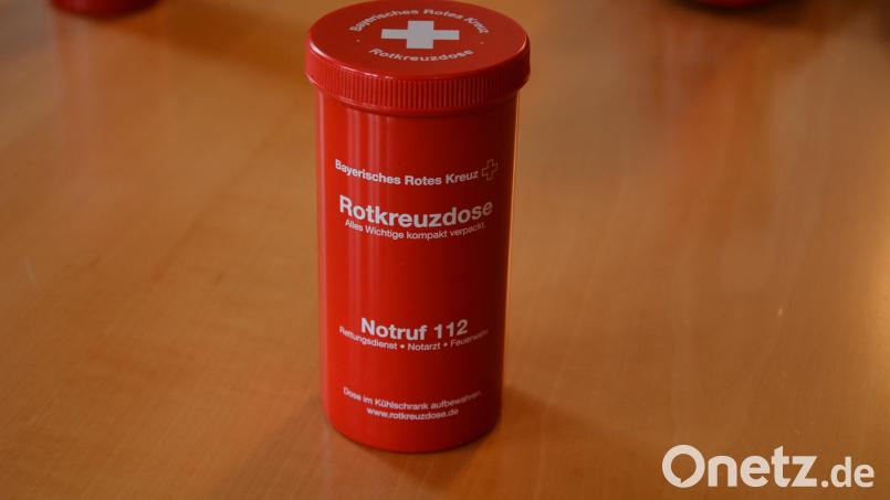 Die Rotkreuzdose ist zum Preis von fünf Euro im Seniorenbüro der Stadt Mitterteich erhältlich. Bild: jr