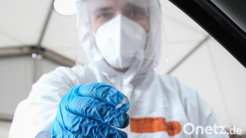 Auch in der Teublitzer Dreifachsporthalle wird wieder ein Corona-Schnelltestzentrum eingerichtet. Symbolbild: Friso Gentsch/dpa