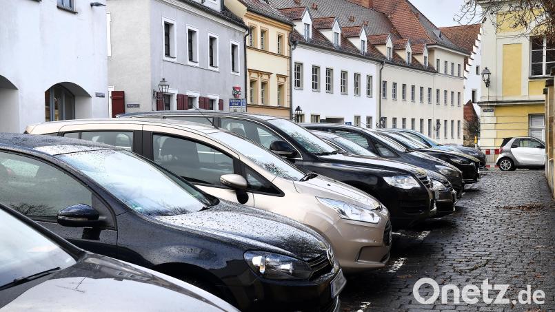 Auch in der Zeughausstraße in Amberg gilt das &quot;Münchener Modell&quot;: Hier dürfen sowohl Anwohner als auch Besucher parken. Bild: Petra Hartl